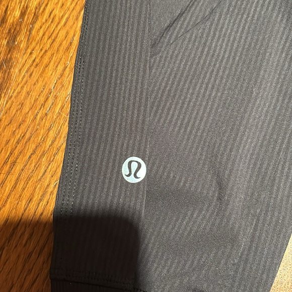 NWT size 2 lululemon in flux cropped joggers - Picture 7 of 8